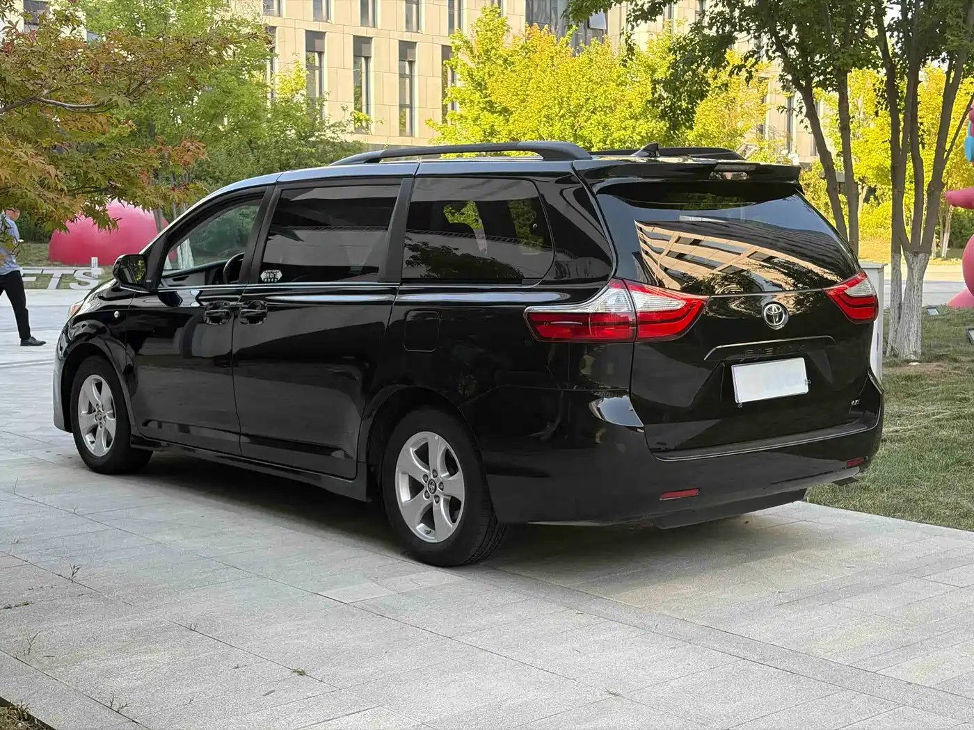 Toyota Sienna 2019 2018 Base Model