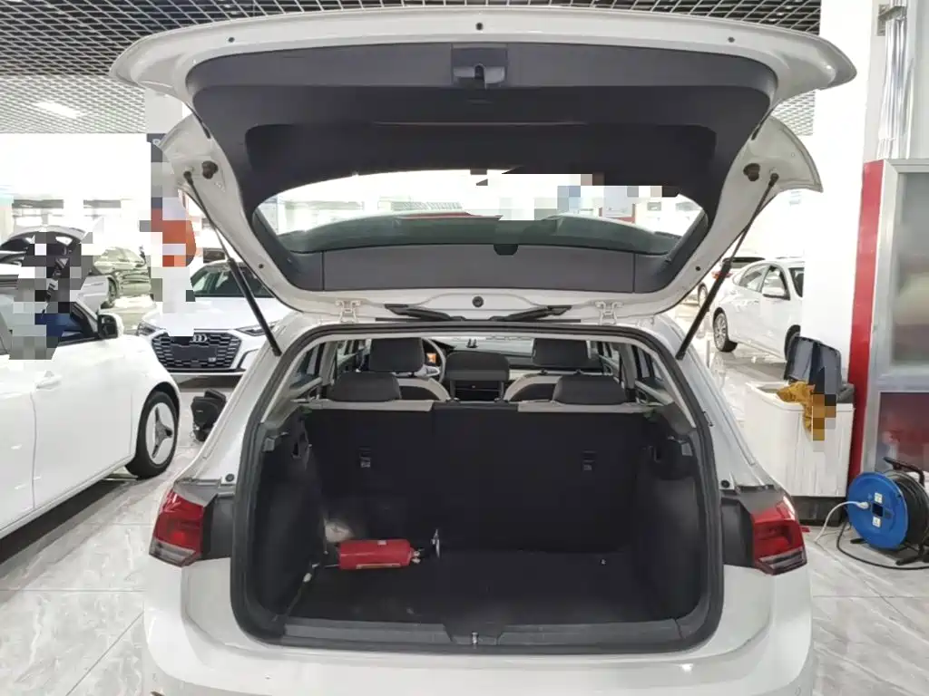 Фото 16 - Volkswagen Golf