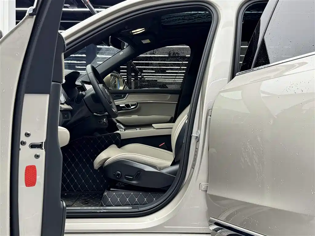 Volvo XC90 2025 Facelift B6 Intelligent Luxury 6-Seater фото 6