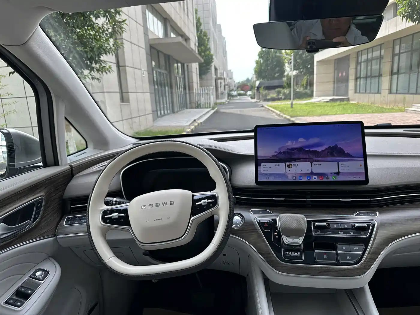 Roewe iMAX8 EV 2024 2025 1.5T DMH Land Luxury Edition