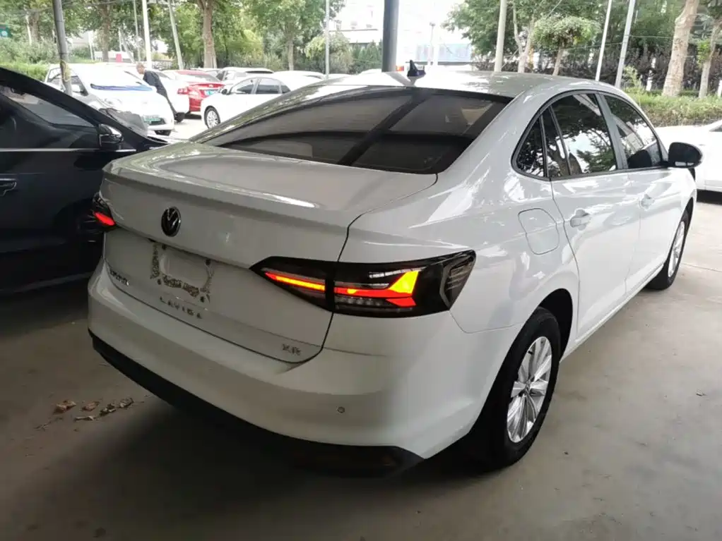 صورة 7 - Volkswagen Lavida