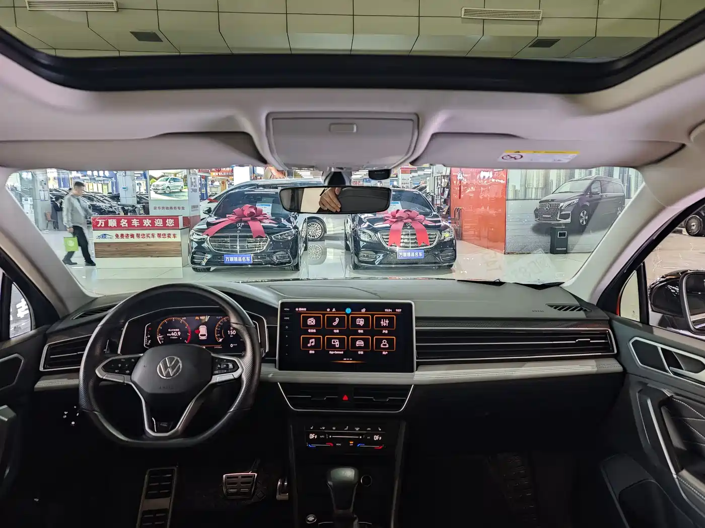 Volkswagen Tiguan L 2023 330TSI Auto 2WD R-Line Premium Edition фото 5