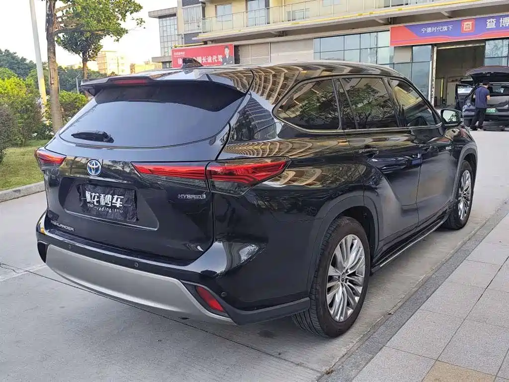 Photo 9 - Toyota Highlander
