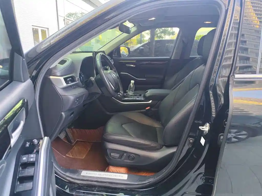 Photo 5 - Toyota Highlander