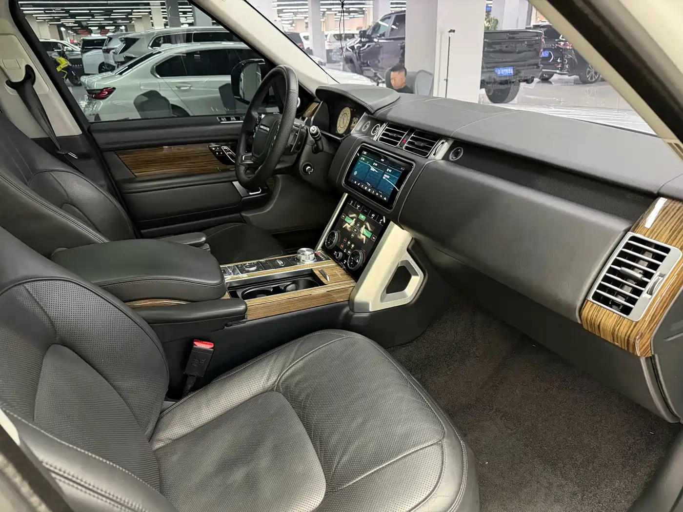 Land Rover Range Rover 2018 3.0 SC V6 Vogue Heritage Edition фото 14