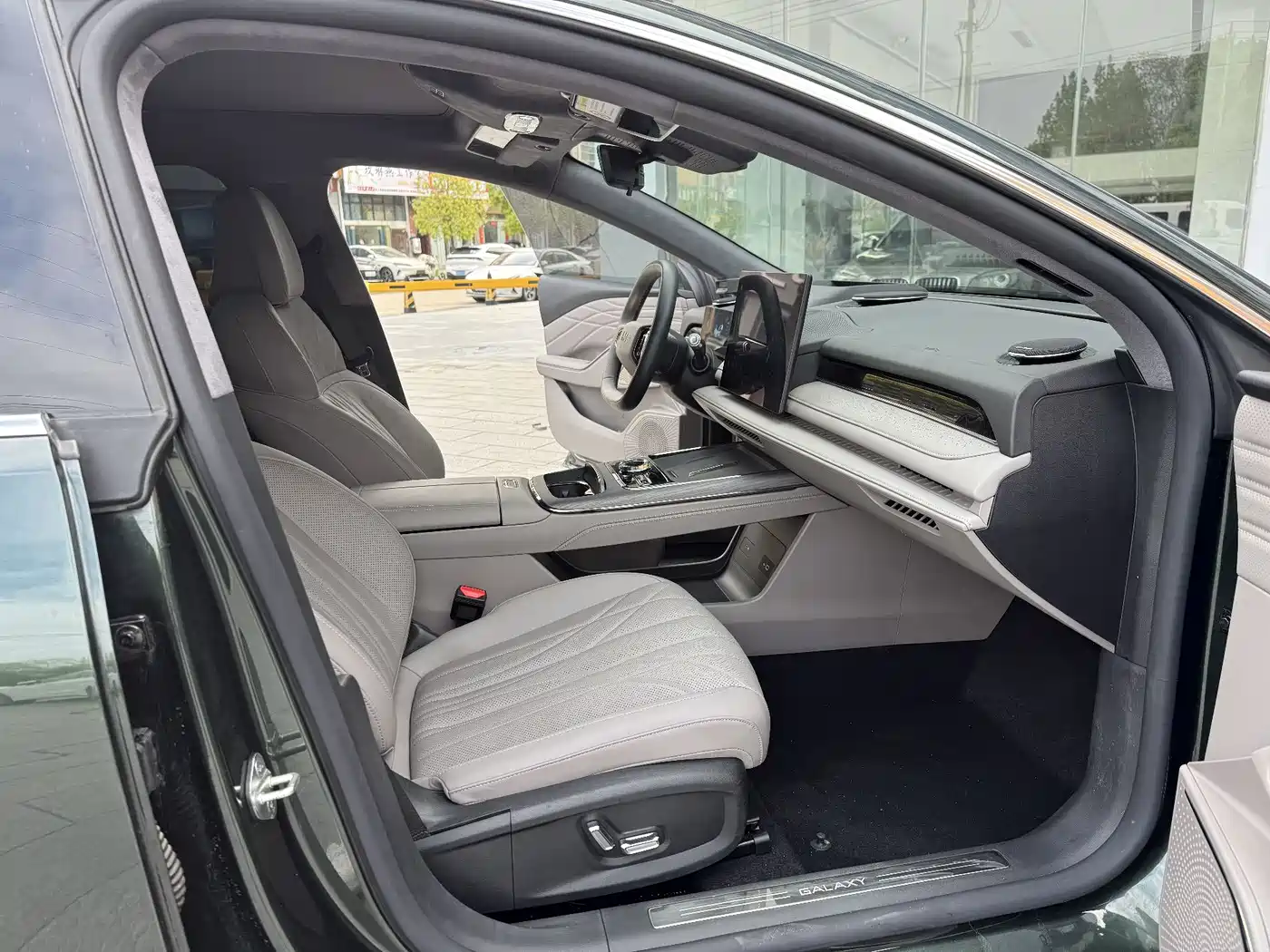 Geely Galaxy Galaxy Xingyao 8 2025 130km EM-P Starship Edition фото 9