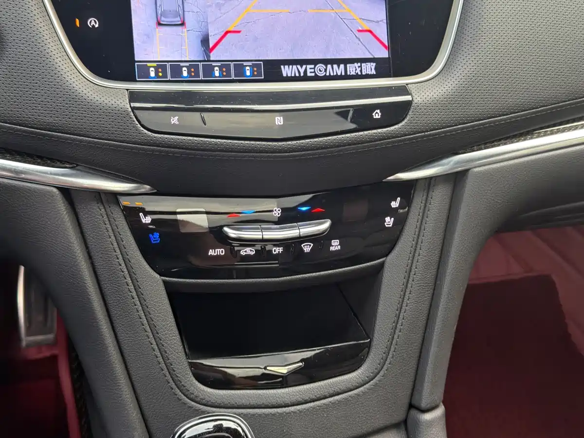 Фото 7 - Cadillac XT5