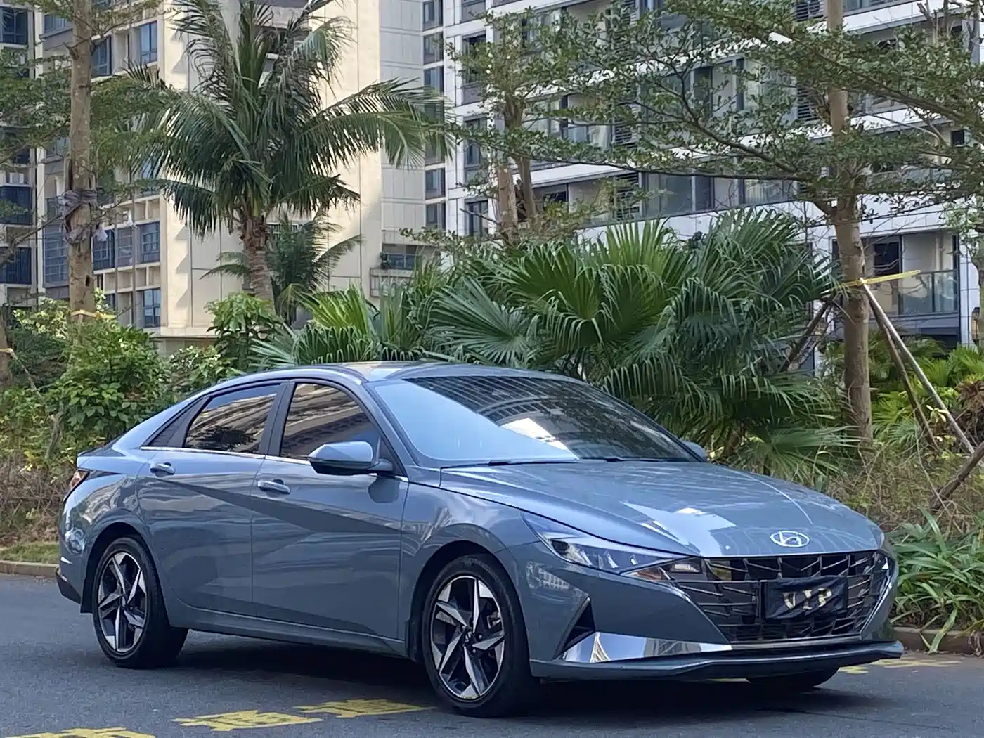 Hyundai Elantra 2022 240TGDi DCT LUX Premium Edition фото 3
