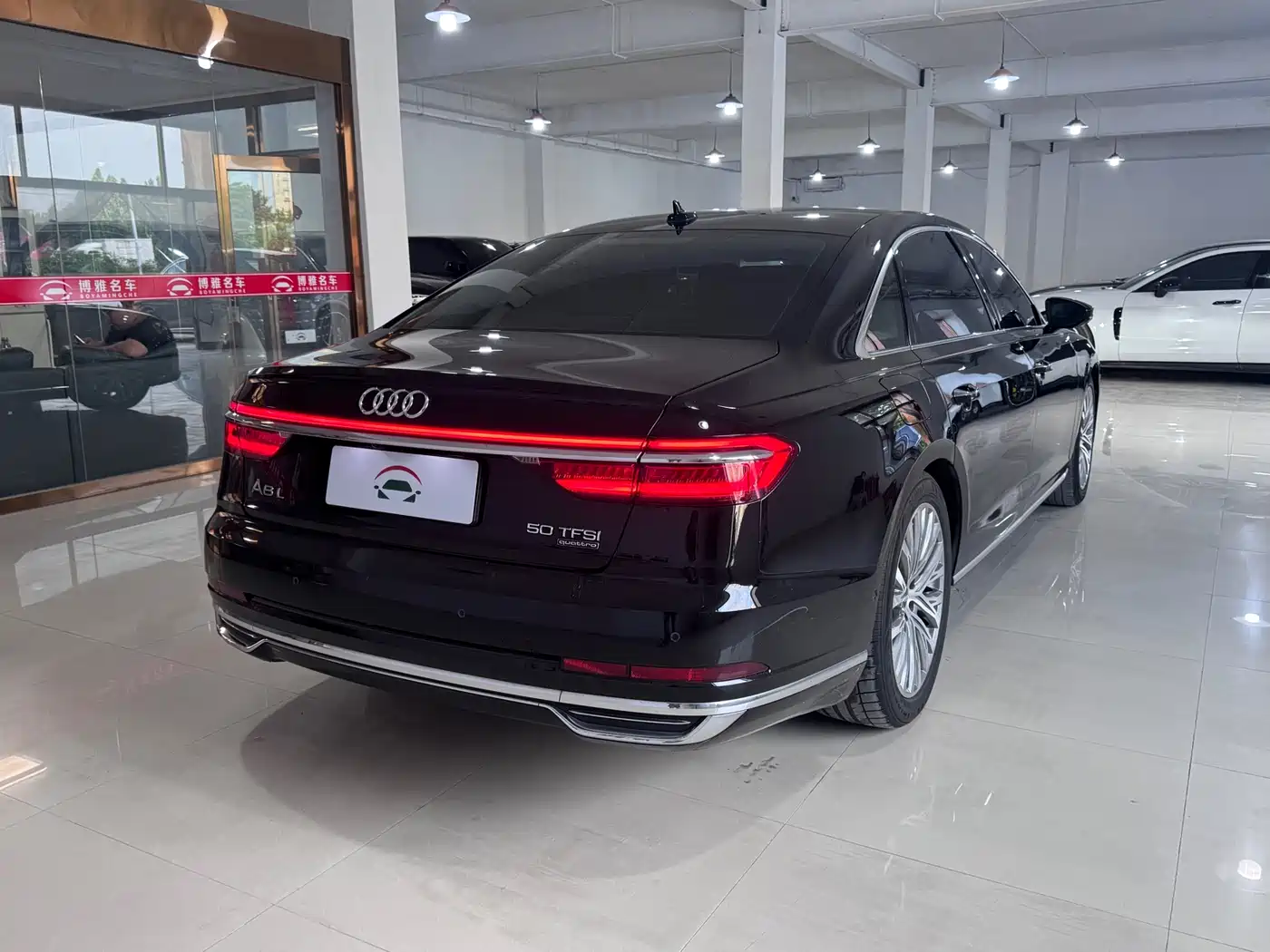 Фото 6 - Audi A8