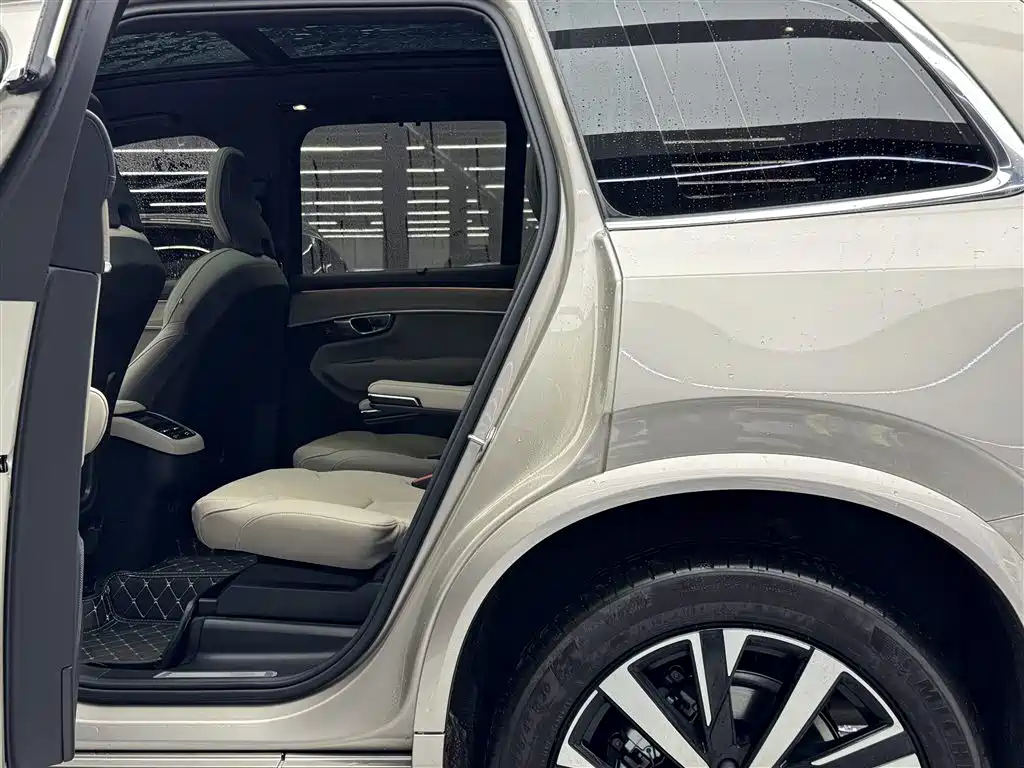 Volvo XC90 2025 Facelift B6 Intelligent Luxury 6-Seater фото 7