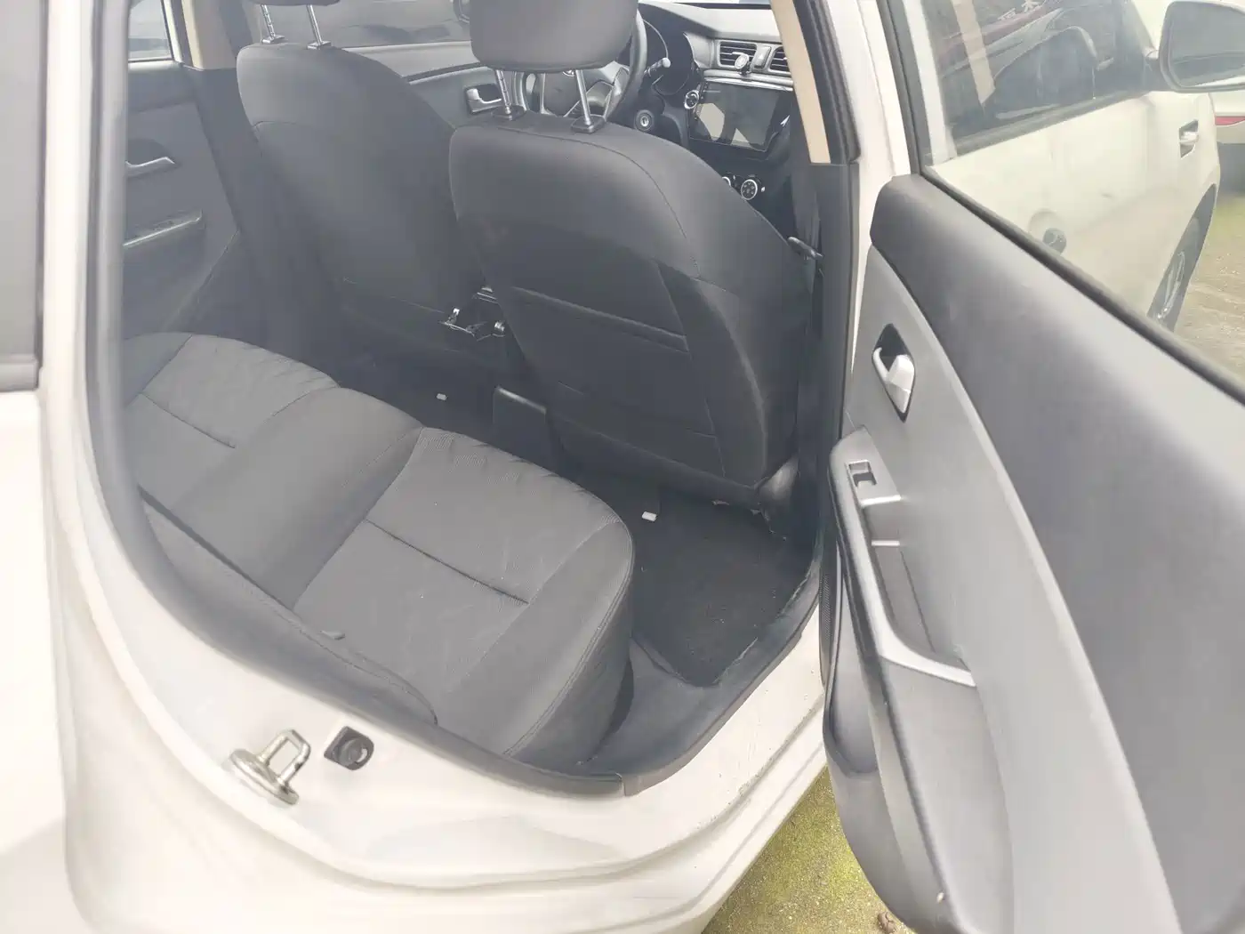 Kia K2 2017 2015 Sedan 1.4L AT GLS