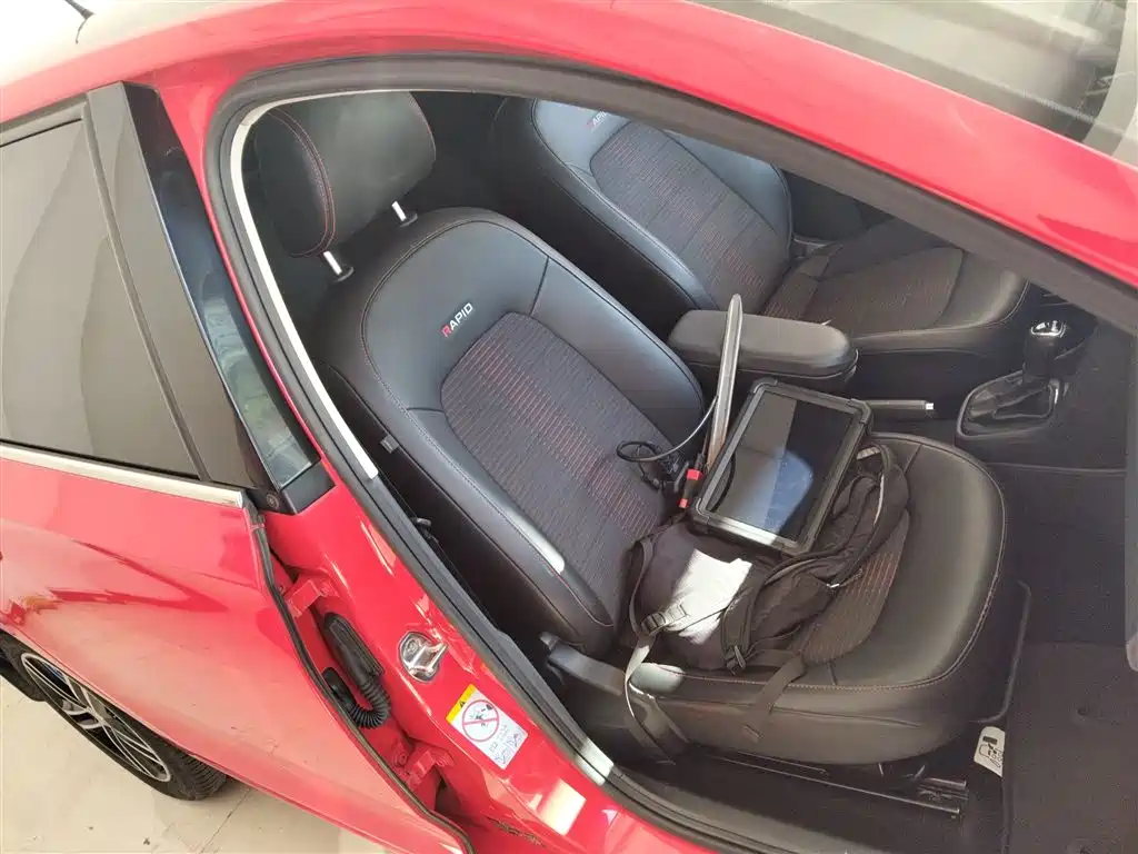 Škoda Skoda Rapid Spaceback 2016 Facelift 1.6L Automatic Smart Edition фото 4