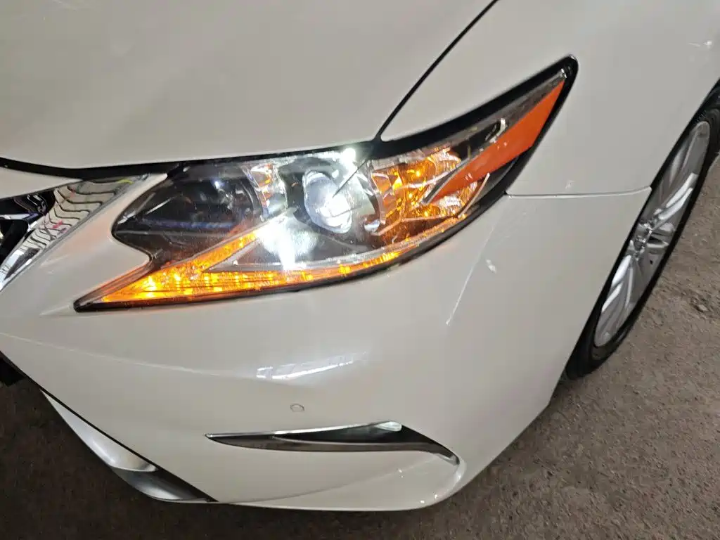 Фото 24 - Lexus ES