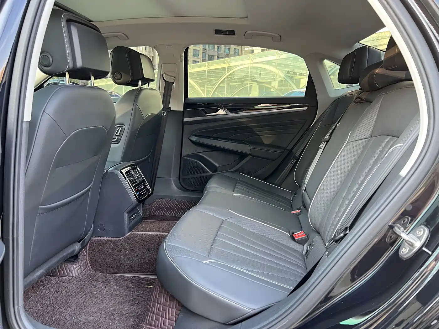 Volkswagen Passat 2024 380TSI Dragon Soaring Edition фото 11
