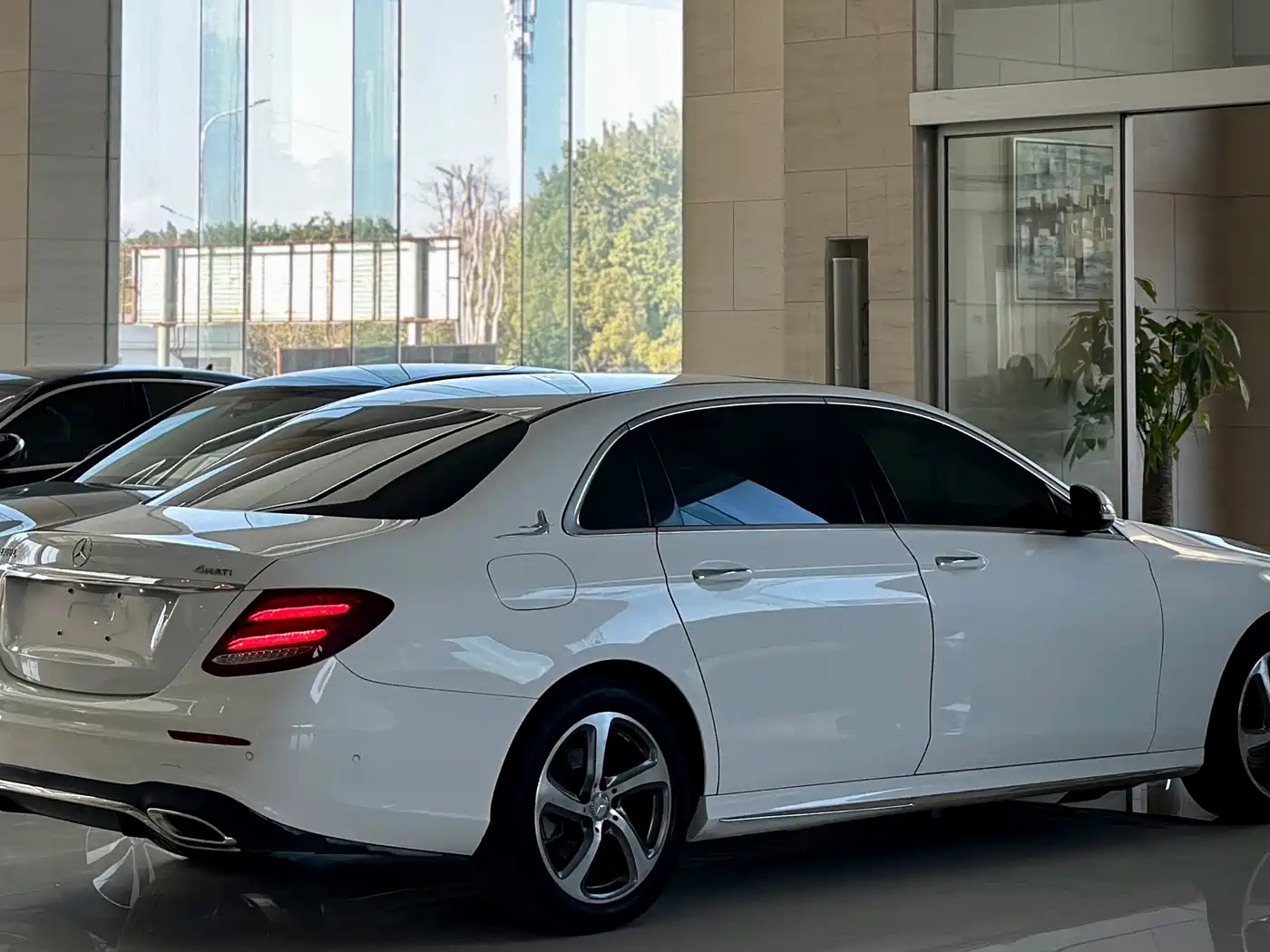 Mercedes-Benz E-Class 2017 E 200 L 4MATIC фото 10