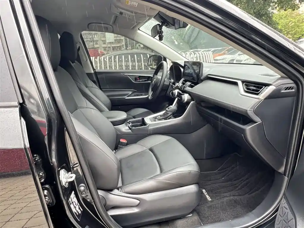 Toyota Wildlander 2024 2.0L CVT FWD Leading Edition фото 19