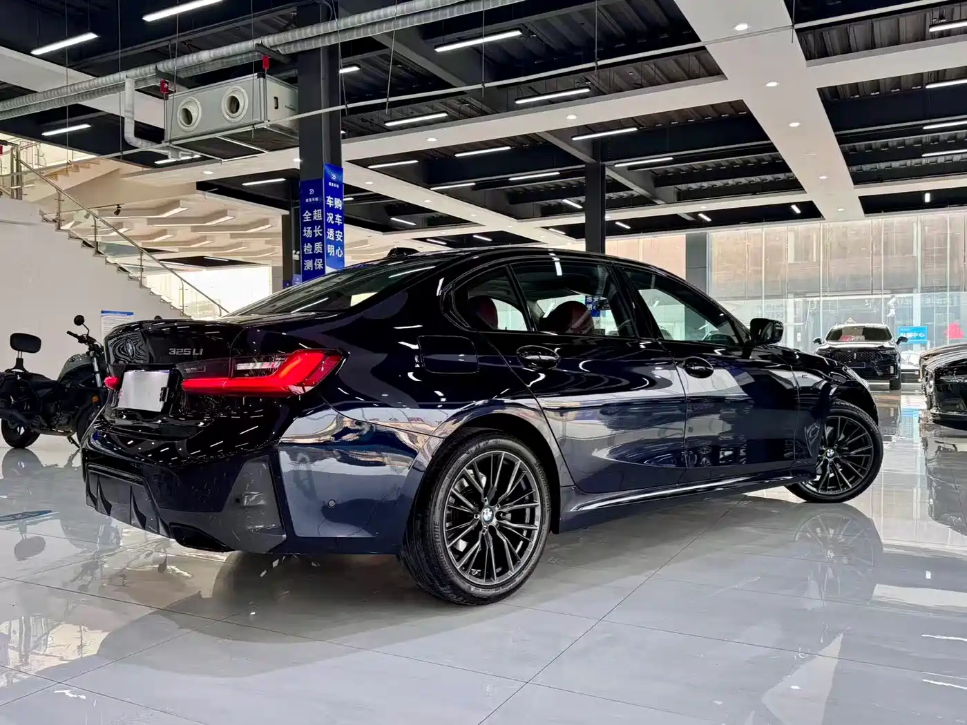 BMW 3 Series 2024 325Li M Sport Shadowline Package фото 9