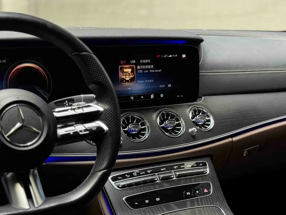 MERCEDES-BENZ E CLASS