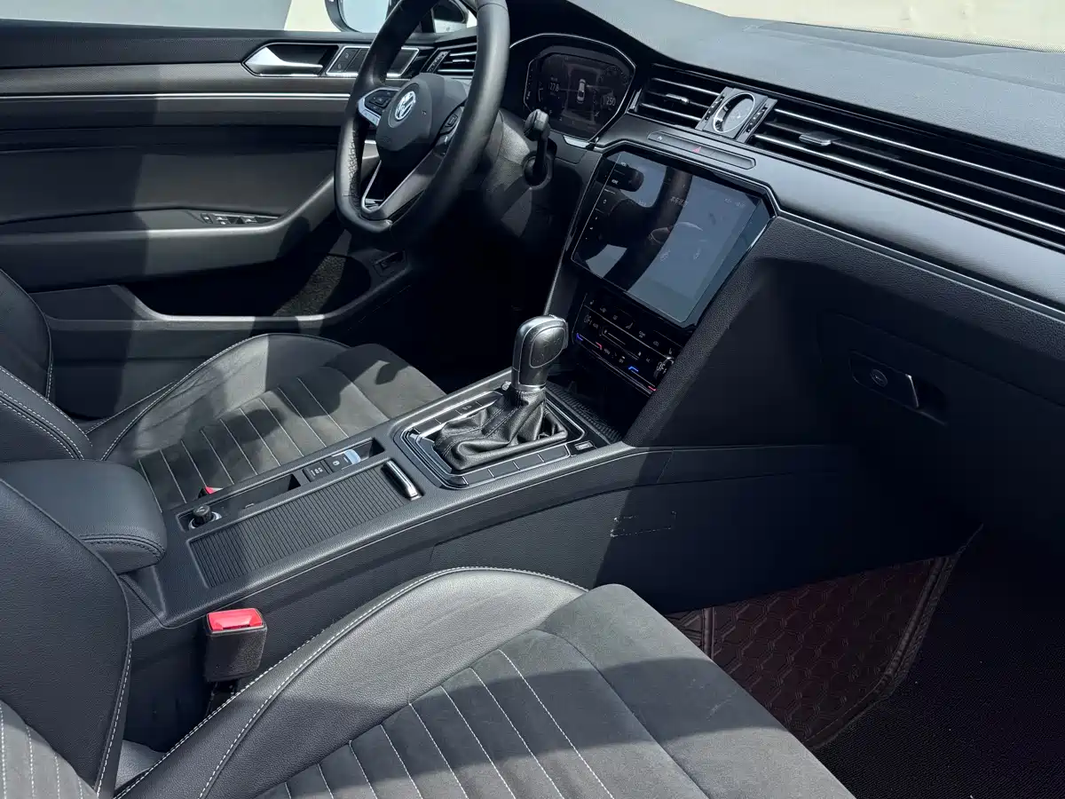 Volkswagen Magotan 2020 330TSI DSG Luxury фото 8