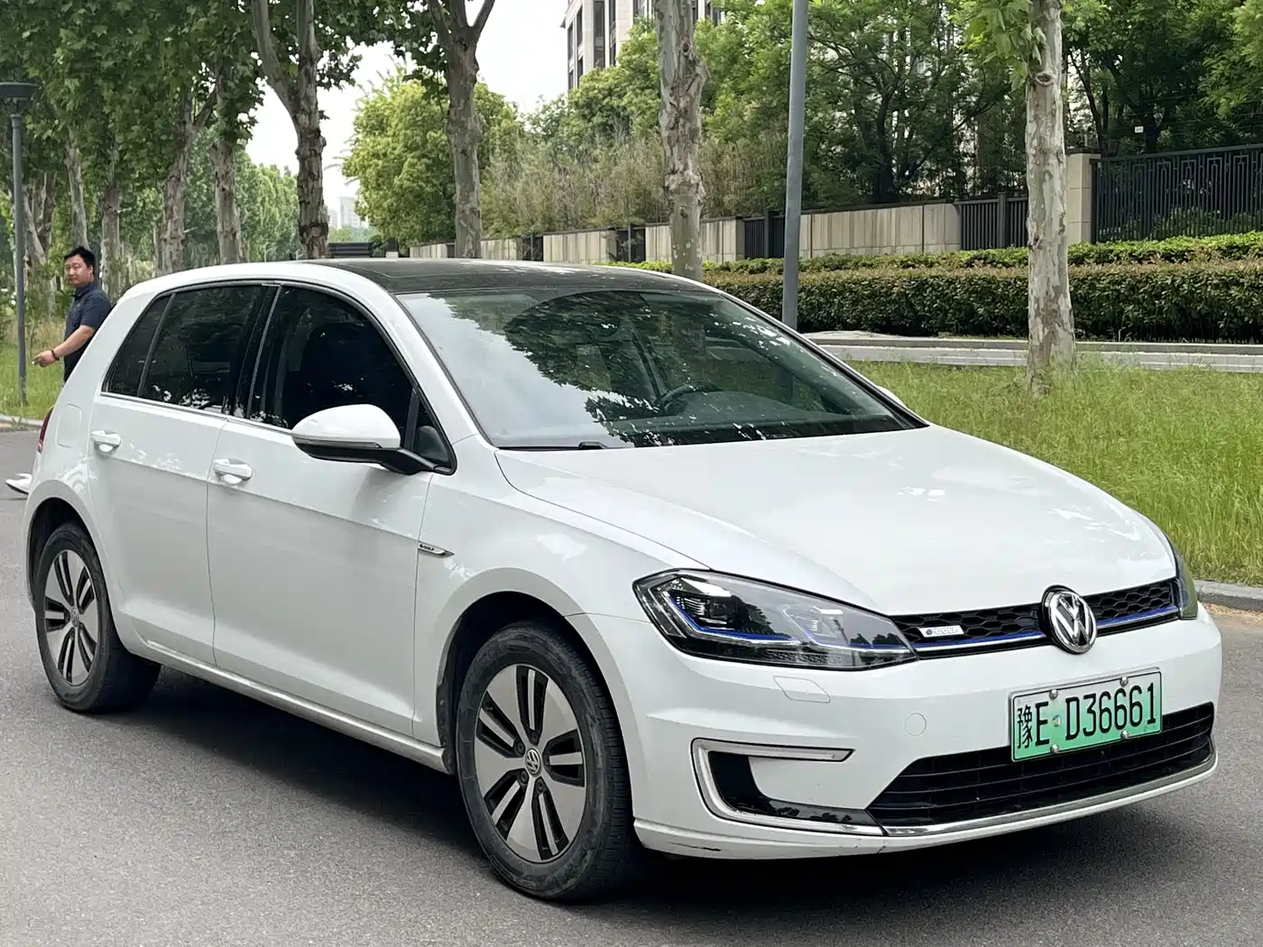 VOLKSWAGEN GOLF*PURE ELECTRICITY