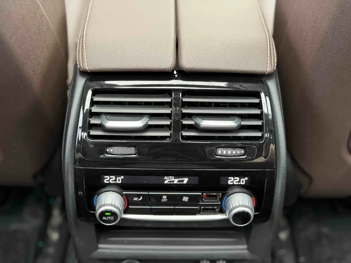 BMW 5 Series 2021 530Li Premium Luxury Package фото 15
