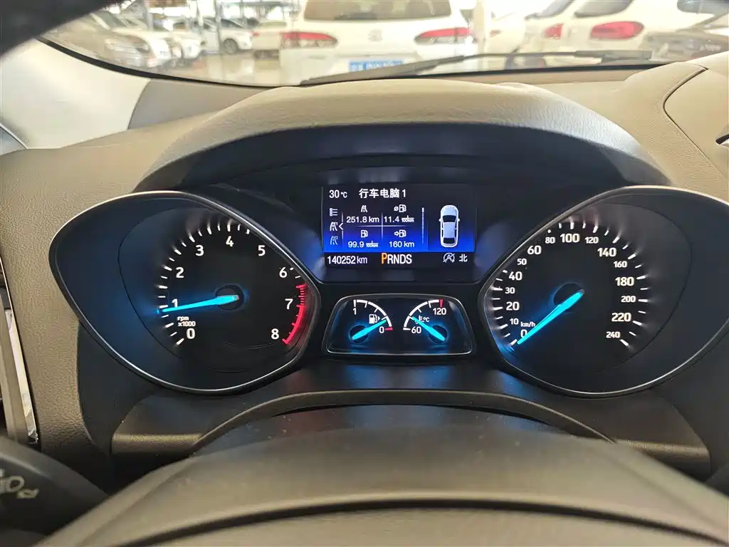 Фото 11 - Ford Kuga