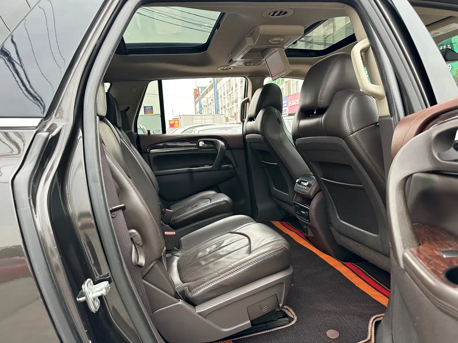 Фото 18 - Buick Enclave