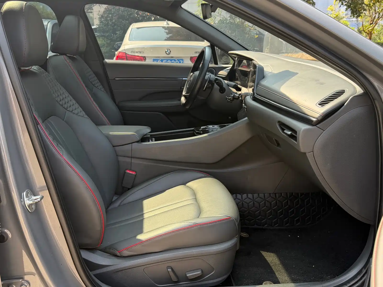 Photo 10 - Hyundai Sonata
