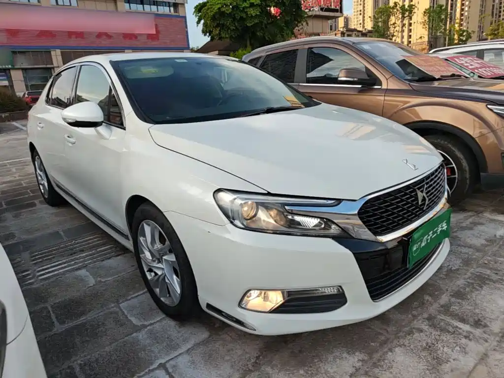 DS 5LS 2015 2014 1.8L Elegance VTi140