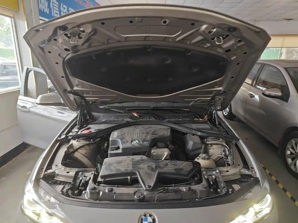 Photo 20 - BMW 3 Series