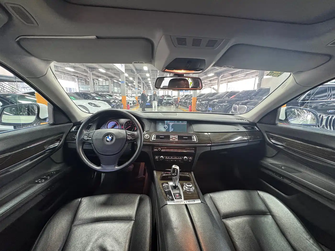 BMW 7 Series 2009 Model 740Li Leading Edition фото 9
