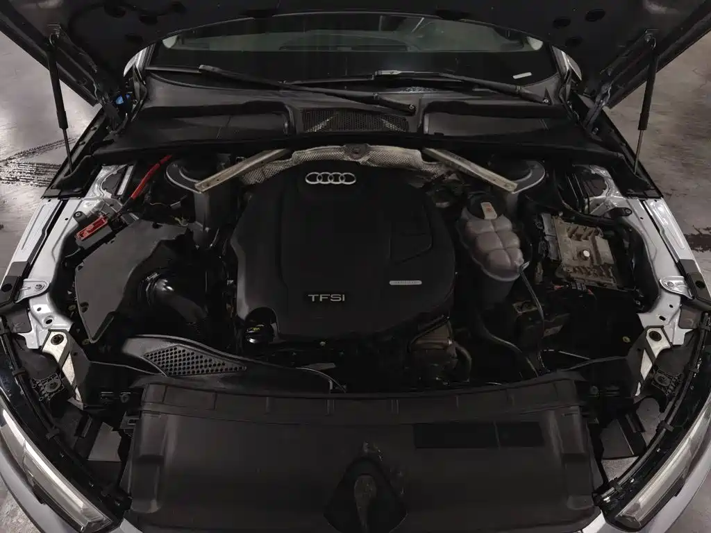 Фото 6 - Audi A4L