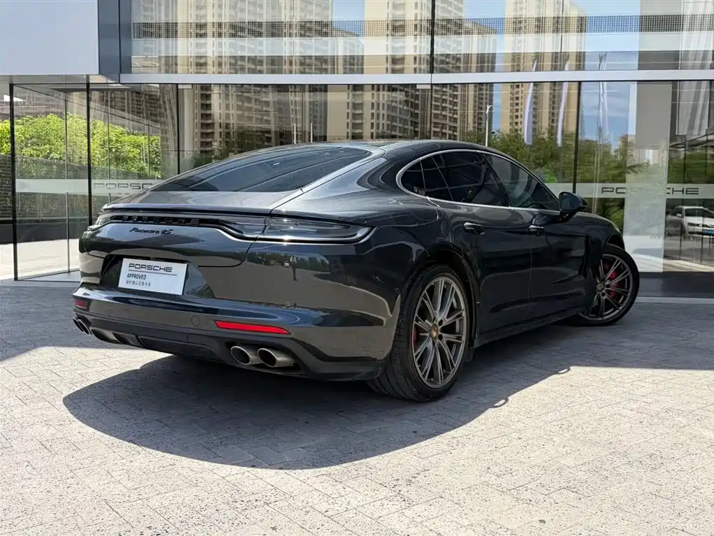Photo 5 - Porsche Panamera