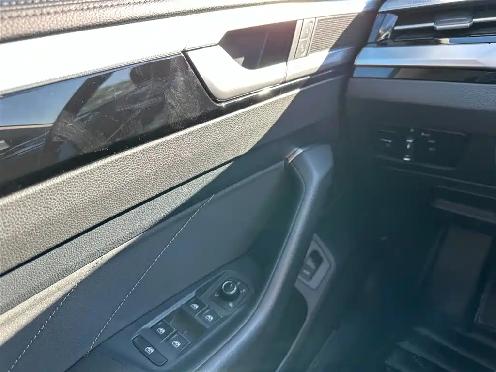 Volkswagen FAW-Volkswagen CC 2021 Shooting Brake 330TSI Hunter Edition фото 24