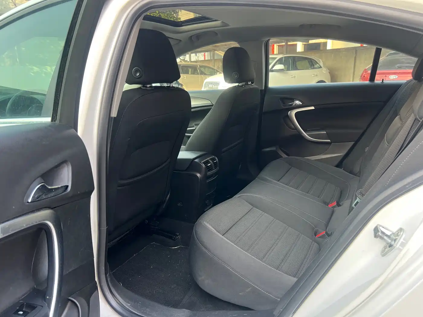 Photo 16 - Buick Regal