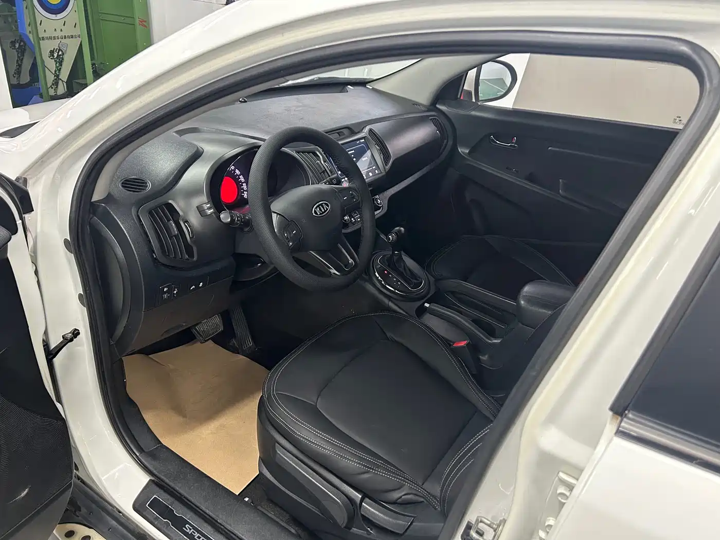 Kia Sportage 2011 2.0L Automatic 2WD Premium фото 8