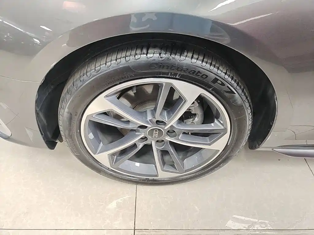 Фото 23 - Audi A4L