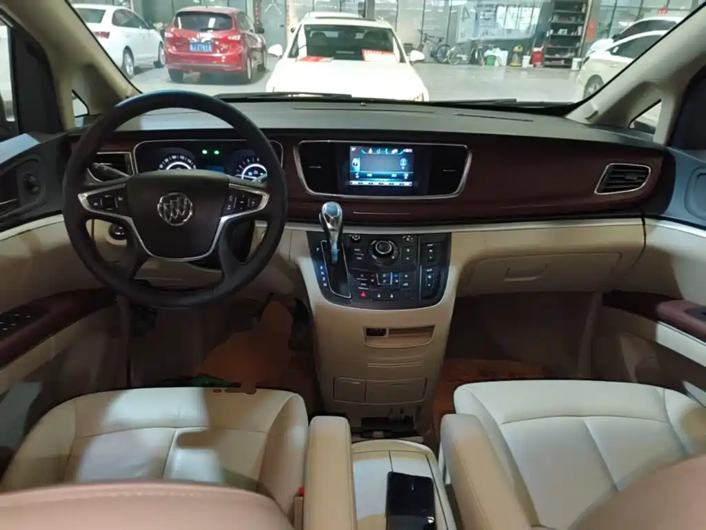 Фото 10 - Buick GL8