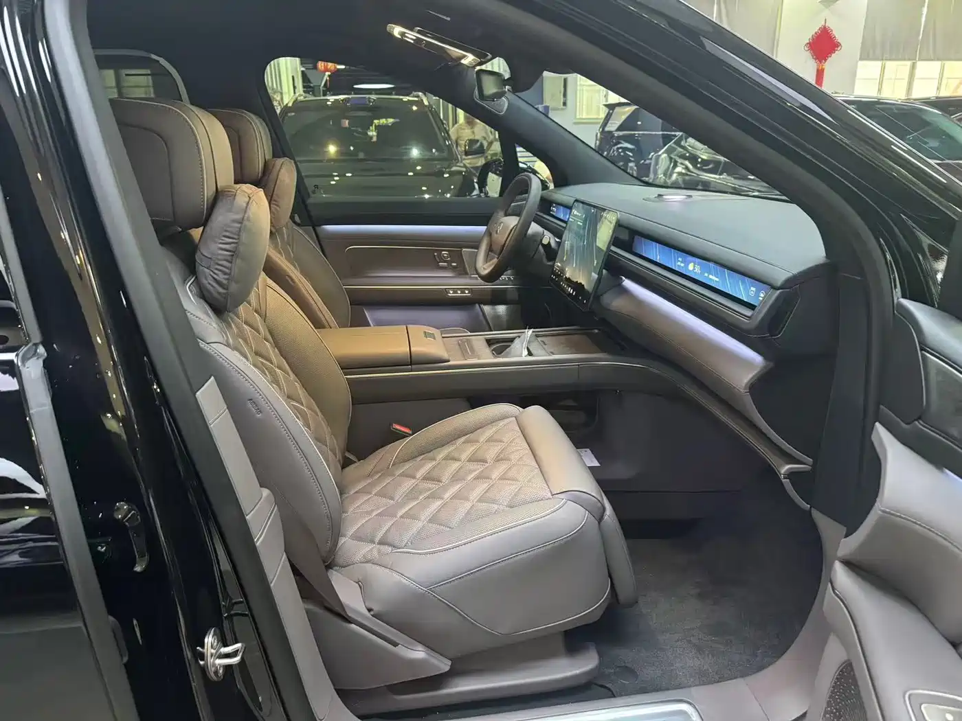 NIO ES8 2026 2025 Model 6-Seat Executive Luxury Edition