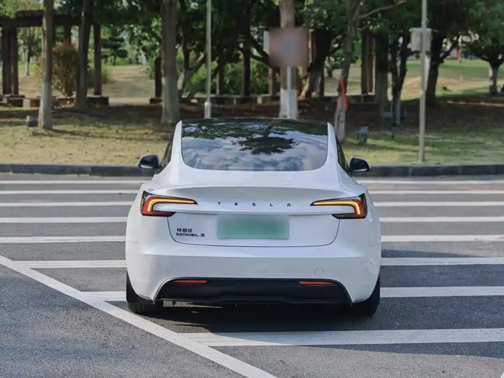 Tesla Model 3 2026 2025 Model Year Facelift Rear-Wheel Drive