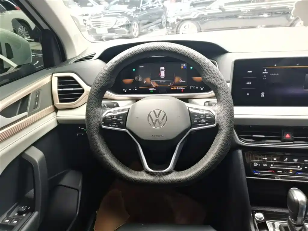 Volkswagen Tharu 2023 300TSI 2WD Bright Moon Edition фото 11