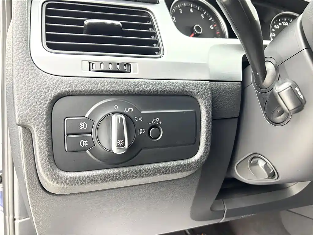 Volkswagen Touareg 2011 3.0TSI Premium фото 16