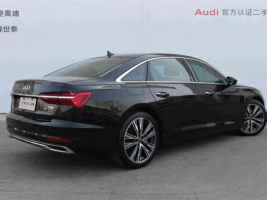 Фото 4 - Audi A6L