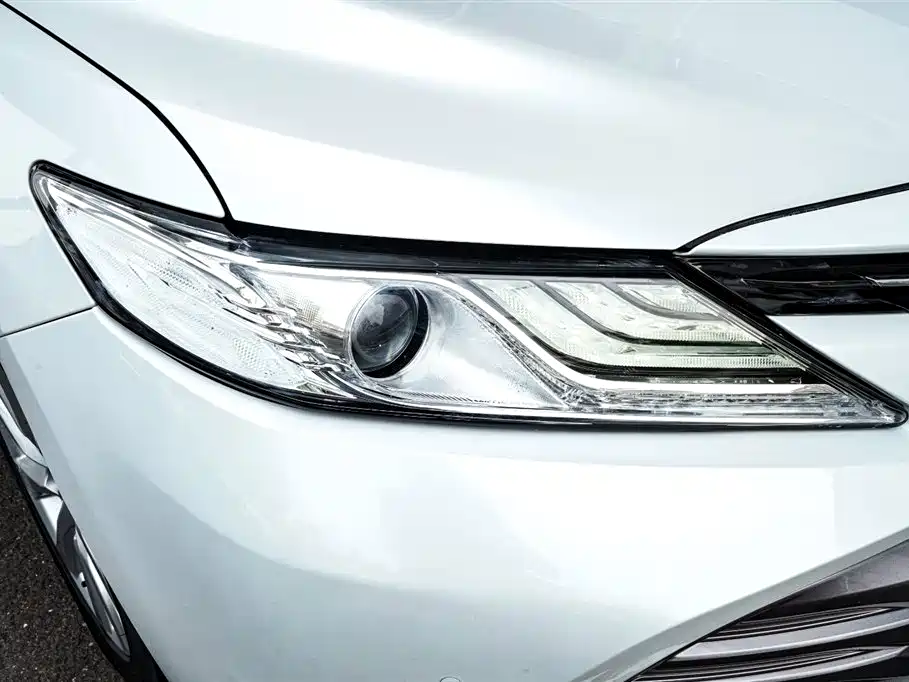 Toyota Camry 2018 2.0G Luxury Edition фото 20