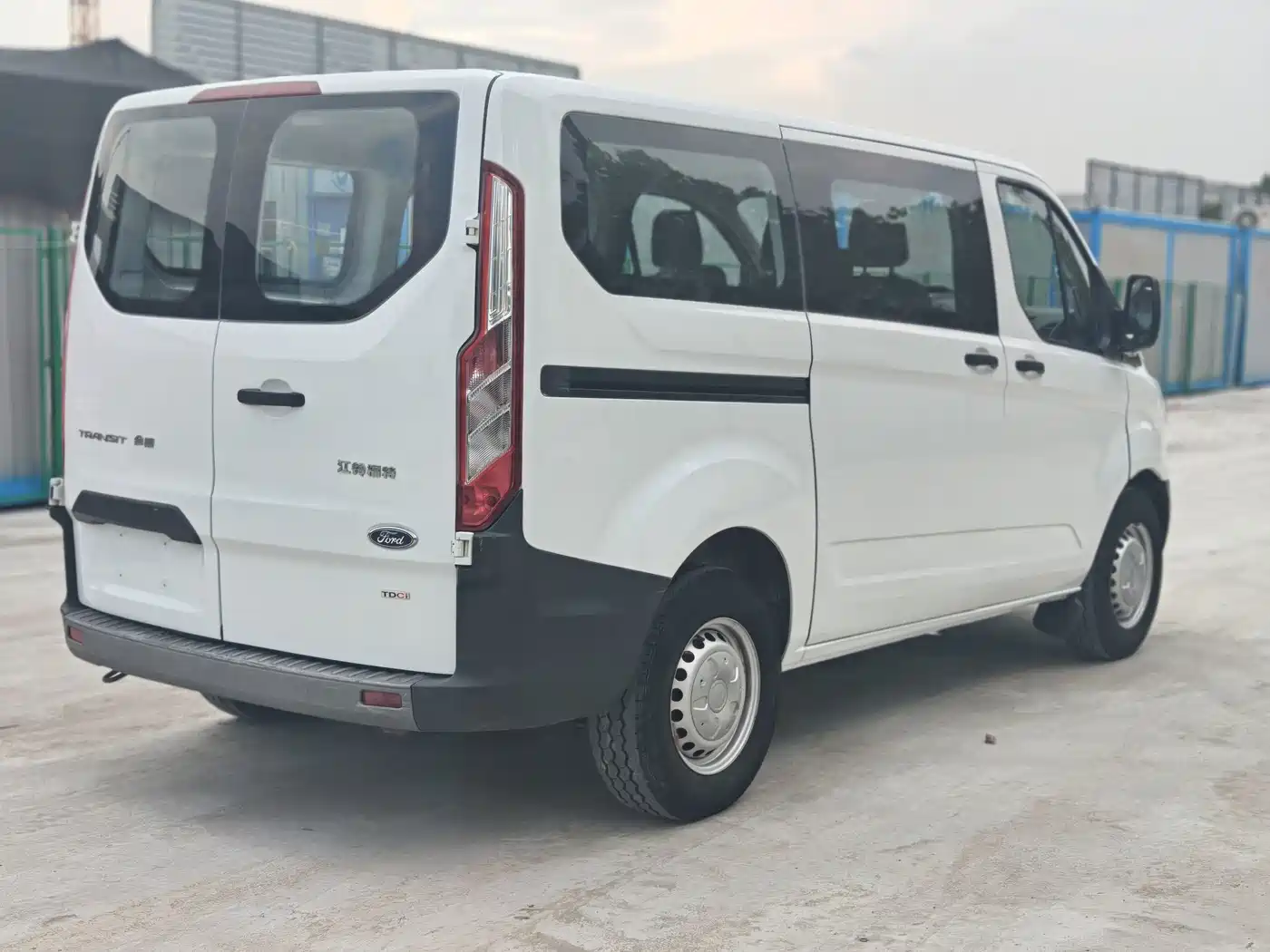 Ford Transit 2020 2019 2.0T Diesel Business Travel Short Wheelbase Low Roof 7-seater China VI