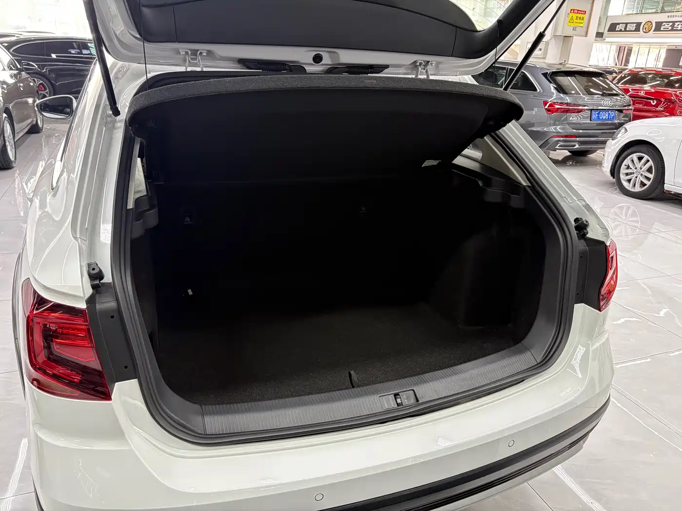 Volkswagen C-TREK 2018 1.5L Auto Fashion Edition фото 5