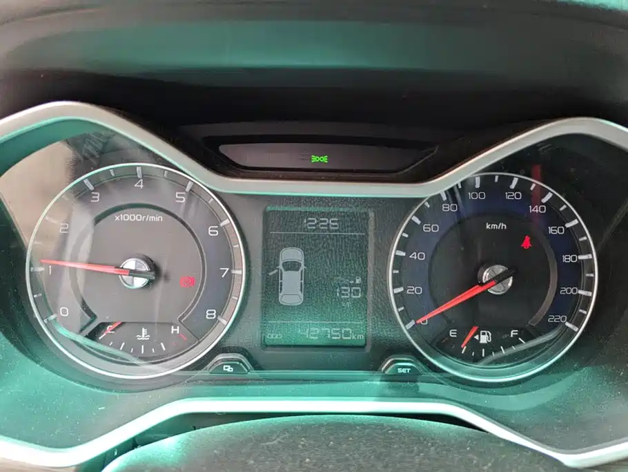 Фото 14 - Geely Vision X3
