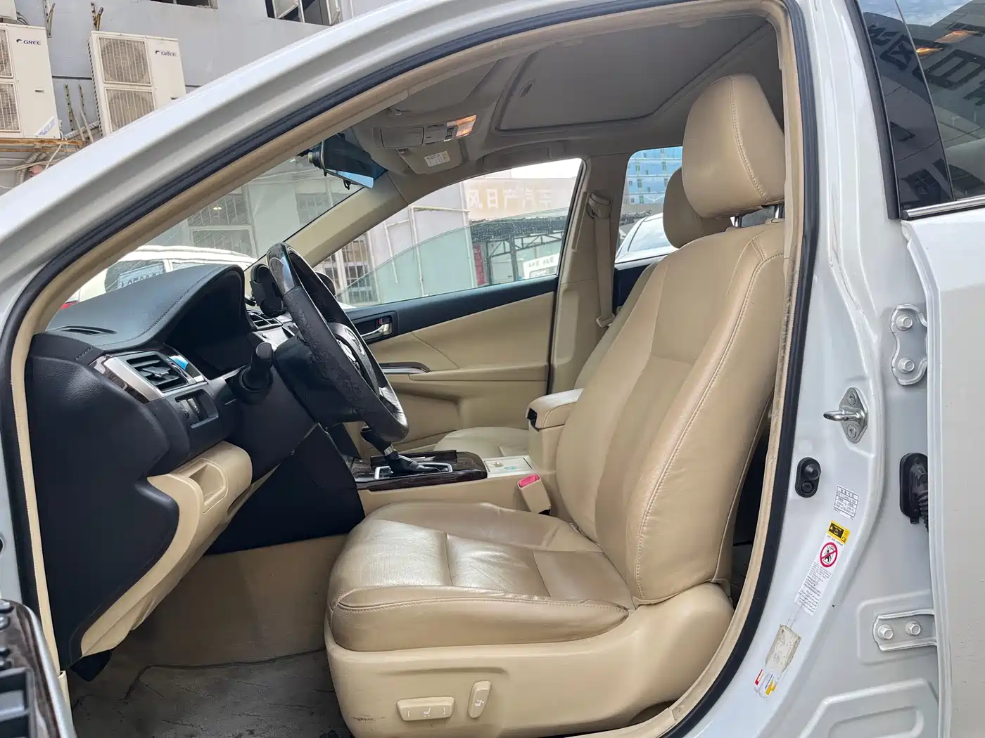 Toyota Camry 2016 2.0G 10th Anniversary Leading Edition фото 6
