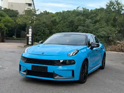 Lynk & Co 03