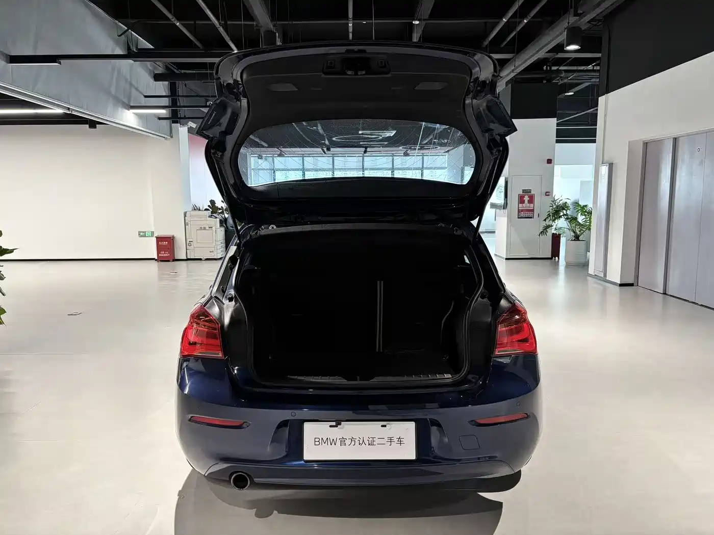 BMW 1 Series (Import) 2016 118i Leading фото 6